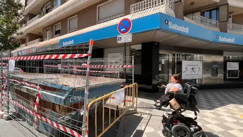 El PSOE denuncia que Carazo autoriza contenedores en plazas reservadas para personas con movilidad reducida El PSOE denuncia que Carazo autoriza contenedores en plazas reservadas para personas con movilidad reducida