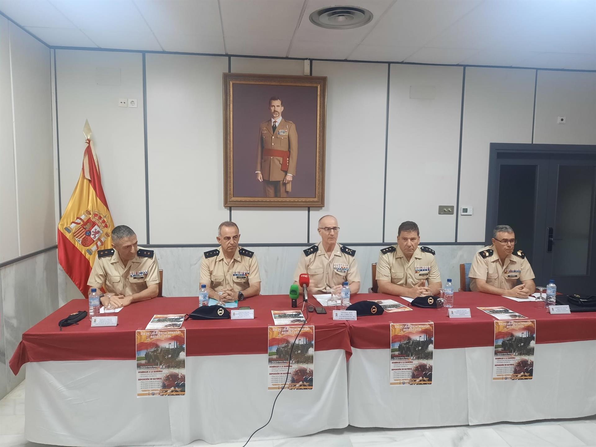 La Brigada Extremadura XI celebra el Día de las Fuerzas Armadas en Badajoz con una retreta militar y honores a la bandera La Brigada Extremadura XI celebra el Día de las Fuerzas Armadas en Badajoz con una retreta militar y honores a la bandera
