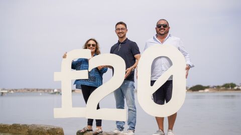Artal Mayans en el centro junto a la directora y creadora de Formentera20, Rosa Castells, y el director insular de Turismo Leonardo Metastasio