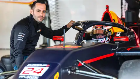 Marco Barba, el español que moldea a los futuros pilotos que aspiran a entrar en la F1 Marco Barba, el español que moldea a los futuros pilotos que aspiran a entrar en la F1
