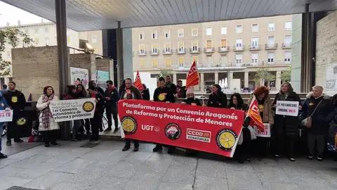 Protesta de los sindicatos UGT, CCOO y CGT frente a la sede del IASS el pasado 20 de marzo Protesta de los sindicatos UGT, CCOO y CGT frente a la sede del IASS el pasado 20 de marzo