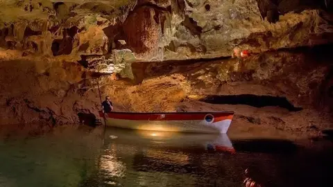 Detenido un joven por fracturar una estalactita de les Coves de Sant Josep en La Vall d'Uixó Detenido un joven por fracturar una estalactita de les Coves de Sant Josep en La Vall d'Uixó