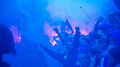 11-6-2025 Aficionados del Real Oviedo animando a sus jugadores