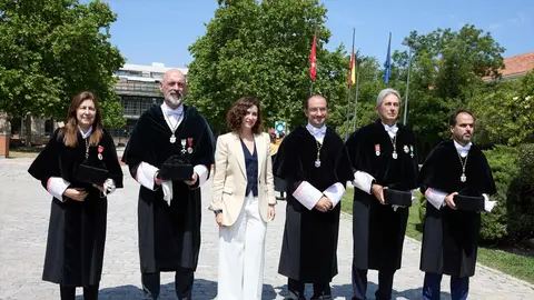 Ayuso participa en la toma de posesión del nuevo rector de la Universidad Carlos III, Ángel Arias Hernández. Ayuso participa en la toma de posesión del nuevo rector de la Universidad Carlos III, Ángel Arias Hernández.