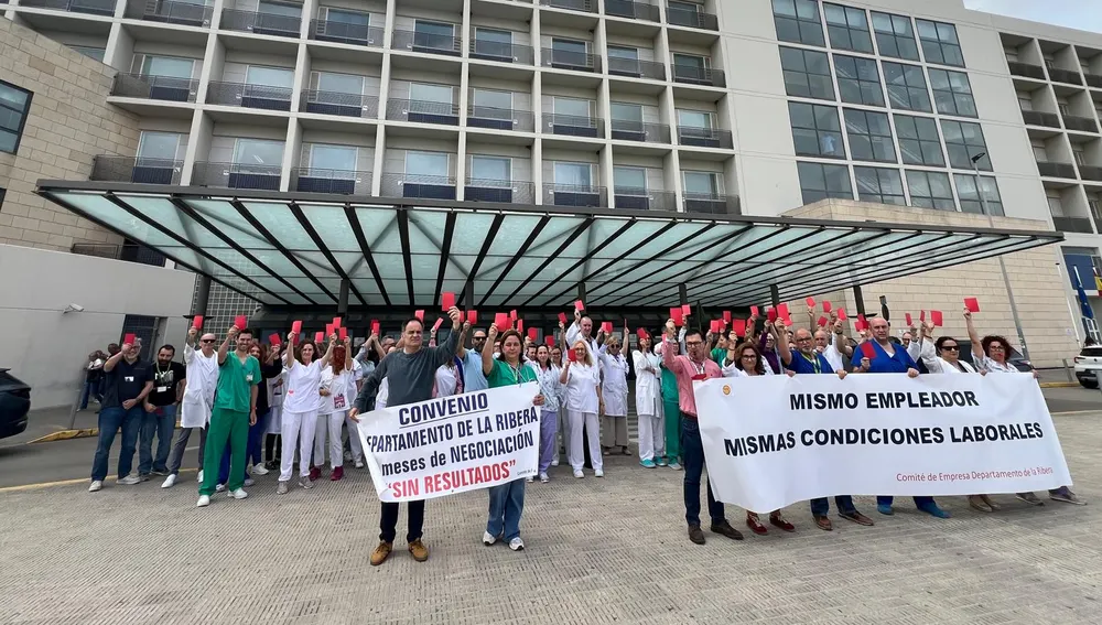 Protesta del personal laboral del Hospital de la Ribera Protesta del personal laboral del Hospital de la Ribera