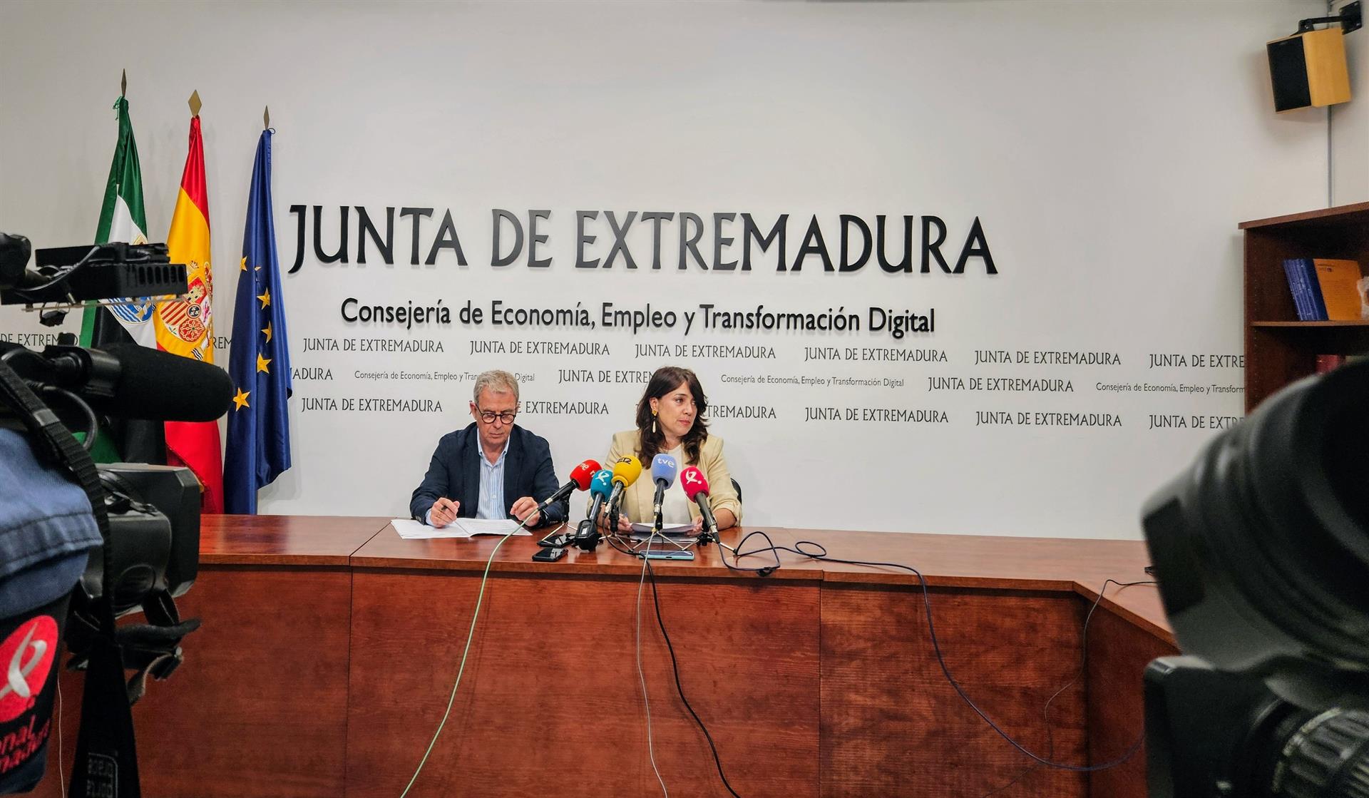 La Junta impulsa un censo preliminar de amianto para apoyar a los ayuntamientos extremeños en su retirada segura La Junta impulsa un censo preliminar de amianto para apoyar a los ayuntamientos extremeños en su retirada segura