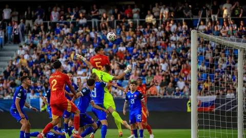 Tárrega da la victoria a España en el debut en el Europeo sub-21 Tárrega da la victoria a España en el debut en el Europeo sub-21