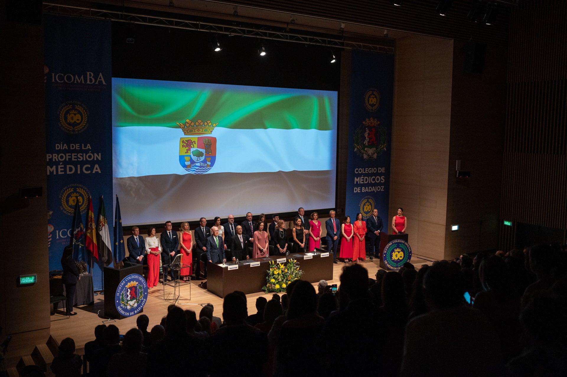 El Colegio de Médicos de Badajoz entrega este sábado su Medalla de Oro a la Asociación Española de Derecho Sanitario y a AMA El Colegio de Médicos de Badajoz entrega este sábado su Medalla de Oro a la Asociación Española de Derecho Sanitario y a AMA