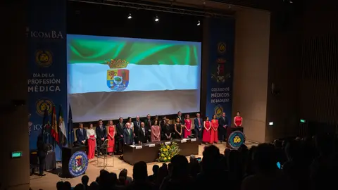 El Colegio de Médicos de Badajoz entrega este sábado su Medalla de Oro a la Asociación Española de Derecho Sanitario y a AMA El Colegio de Médicos de Badajoz entrega este sábado su Medalla de Oro a la Asociación Española de Derecho Sanitario y a AMA