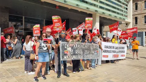 La concentración ha tenido lugar frente a la consellería en la ciudad administrativa Nou d´Octubre. La concentración ha tenido lugar frente a la consellería en la ciudad administrativa Nou d´Octubre.