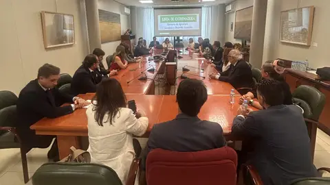 Agricultura firma con once entidades financieras un convenio para la gestión de los préstamos al olivar y viñedo de secano Agricultura firma con once entidades financieras un convenio para la gestión de los préstamos al olivar y viñedo de secano