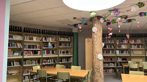 La Junta convoca las ayudas para libros de texto y material escolar, dotadas con casi 9 millones de euros La Junta convoca las ayudas para libros de texto y material escolar, dotadas con casi 9 millones de euros