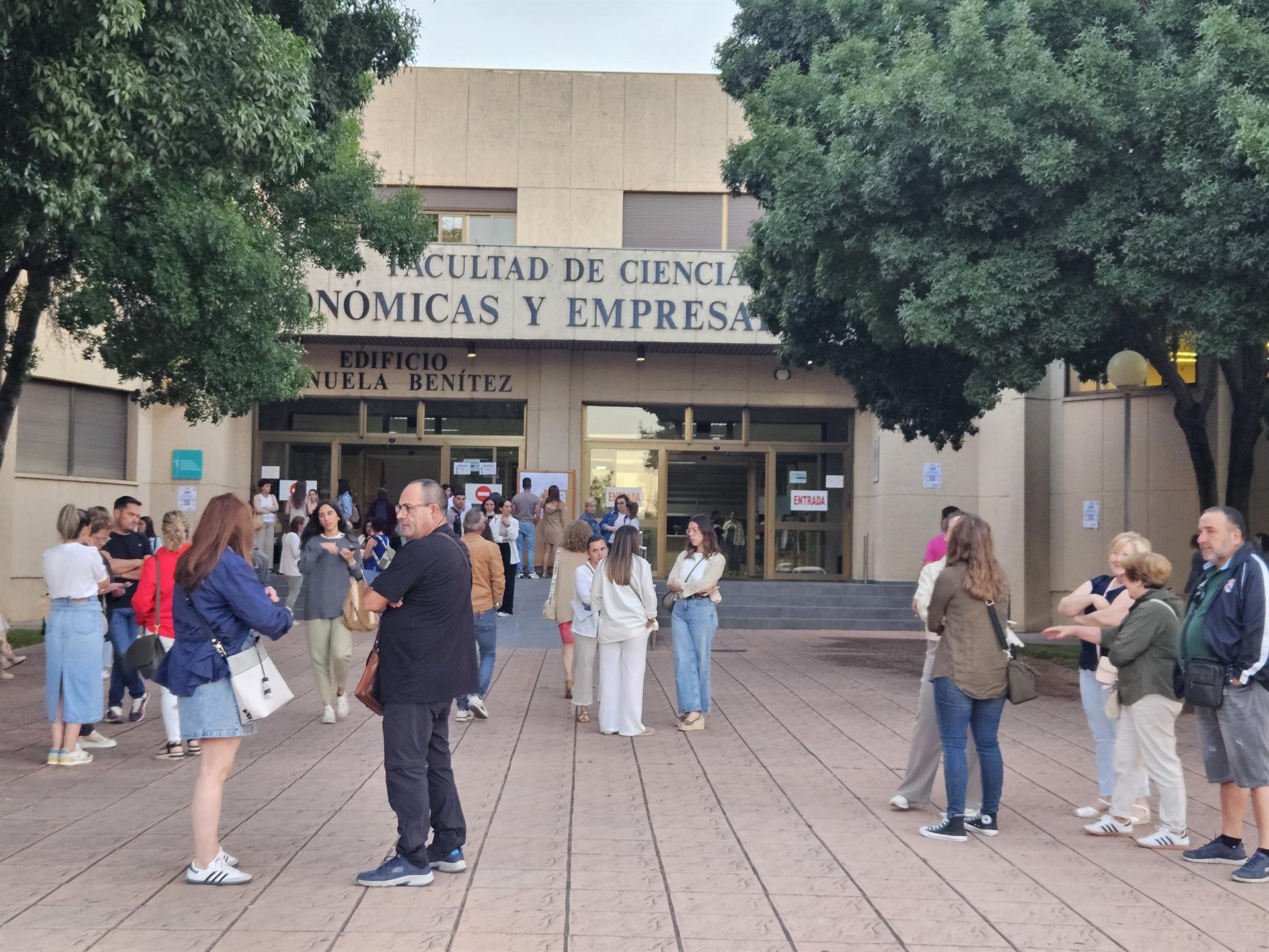 Los universitarios extremeños pueden solicitar desde este jueves las becas complementarias de la Junta Los universitarios extremeños pueden solicitar desde este jueves las becas complementarias de la Junta