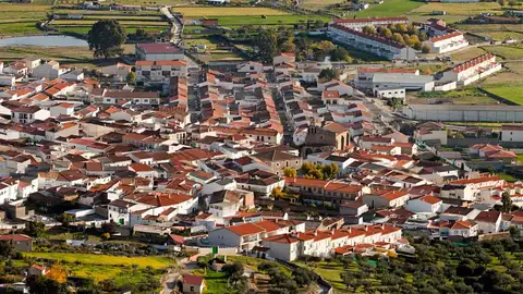 El Director General de Turismo cesado había sido denunciado por una agresión en un bar en Sierra de Fuentes este sábado El Director General de Turismo cesado había sido denunciado por una agresión en un bar en Sierra de Fuentes este sábado