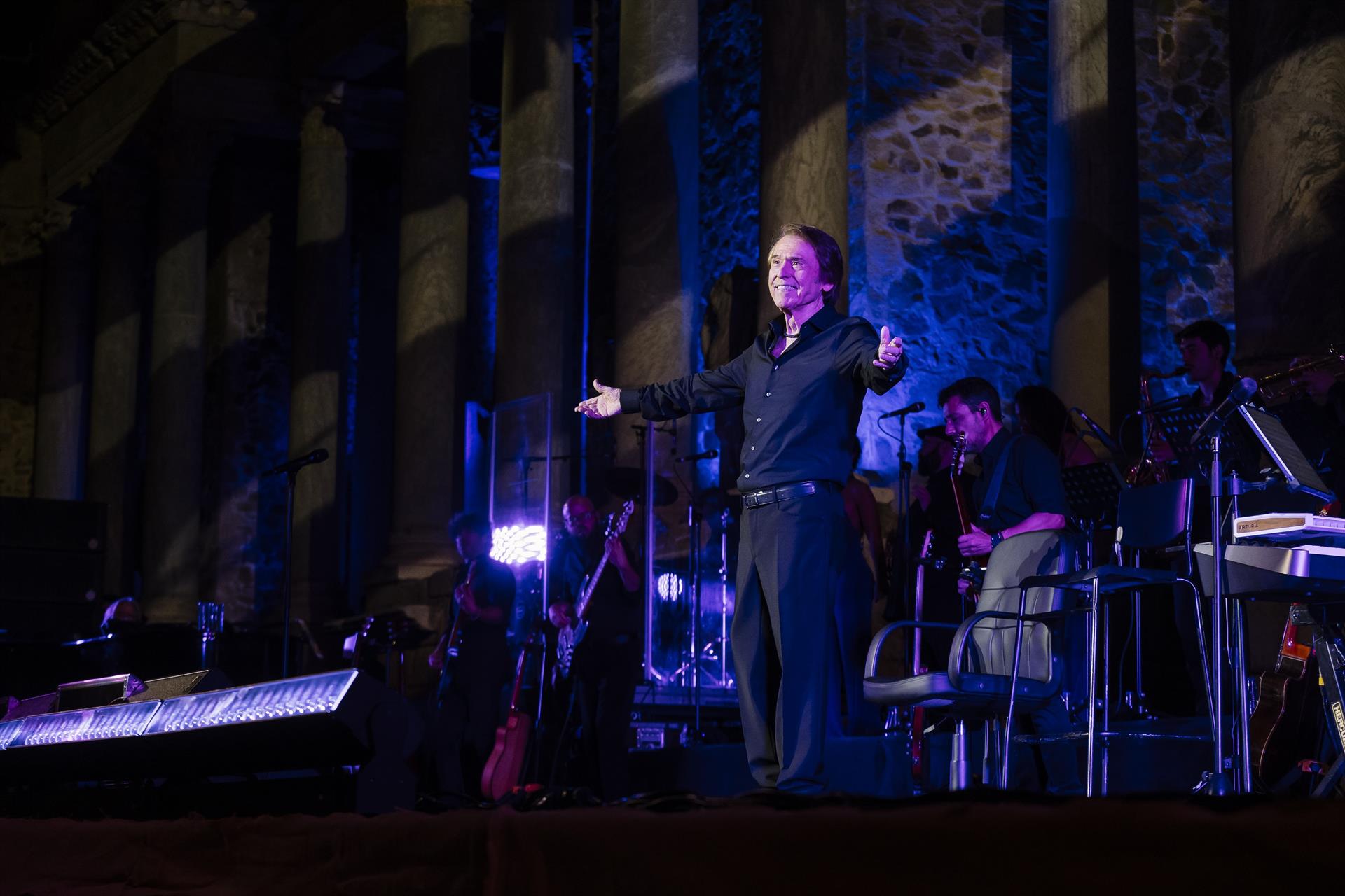 Raphael regresa a los escenarios este domingo en el Teatro Romano de Mérida Raphael regresa a los escenarios este domingo en el Teatro Romano de Mérida