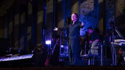 Raphael regresa a los escenarios este domingo en el Teatro Romano de Mérida Raphael regresa a los escenarios este domingo en el Teatro Romano de Mérida