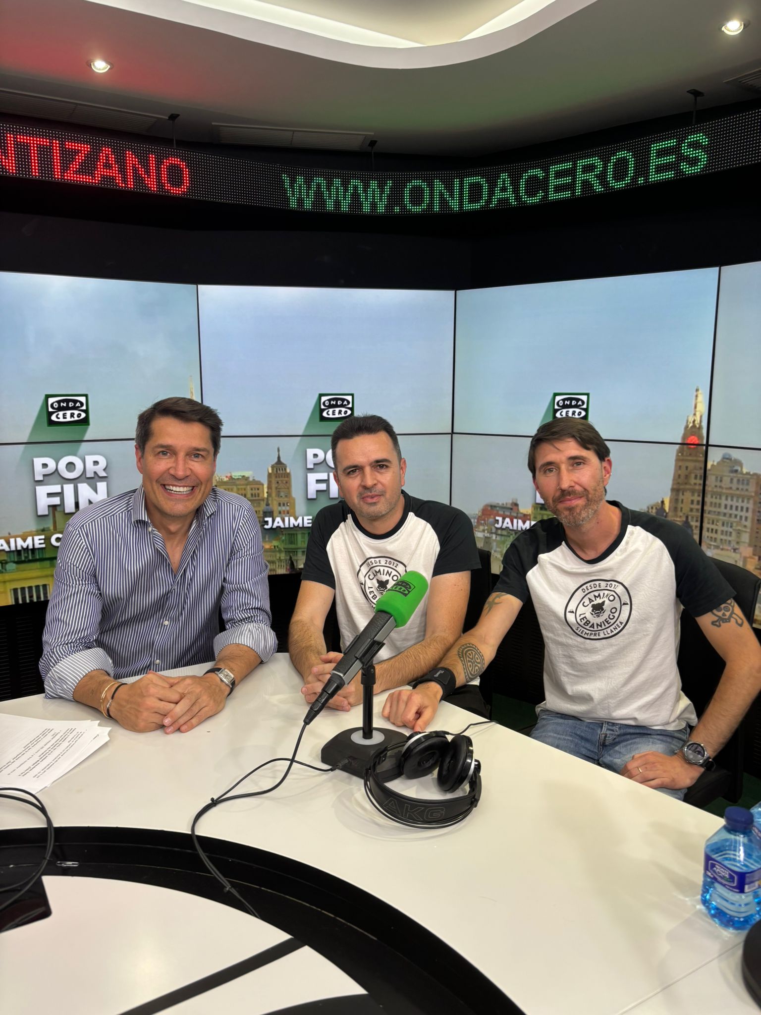 Doce amigos de Torrelavega hacen el Camino Lebaniego acompañando a César Zabala, con esclerosis múltiple Doce amigos de Torrelavega hacen el Camino Lebaniego acompañando a César Zabala, con esclerosis múltiple