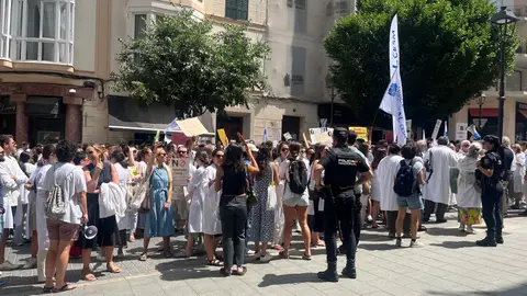 Los médicos de Baleares califican de "masivo" el seguimiento de la huelga contra el Estatuto Marco. Los médicos de Baleares califican de "masivo" el seguimiento de la huelga contra el Estatuto Marco.