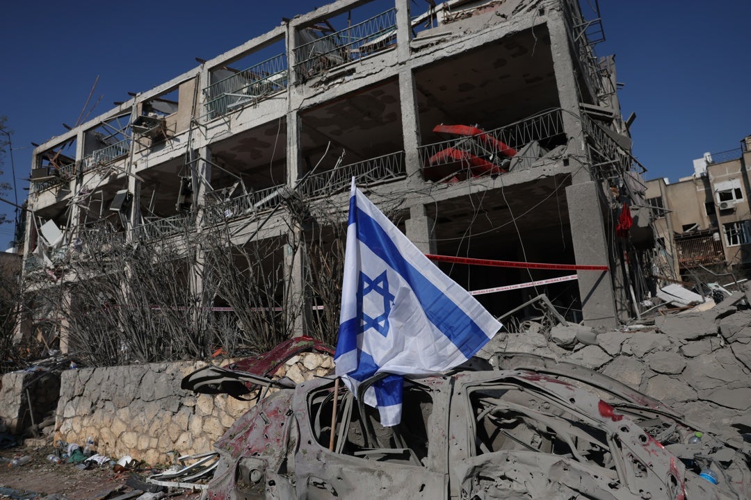 Al menos tres muertos y más de 80 heridos por los ataques iraníes contra Israel Al menos tres muertos y más de 80 heridos por los ataques iraníes contra Israel