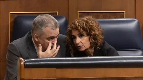 El secretario de Organización del PSOE, Santos Cerdán y la vicepresidenta primera y ministra de Hacienda, María Jesús Montero. El secretario de Organización del PSOE, Santos Cerdán y la vicepresidenta primera y ministra de Hacienda, María Jesús Montero.