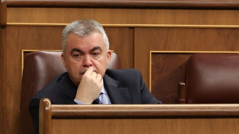 El secretario de Estado de Organización, Santos Cerdán, durante una sesión plenaria, a 28 de mayo de 2025