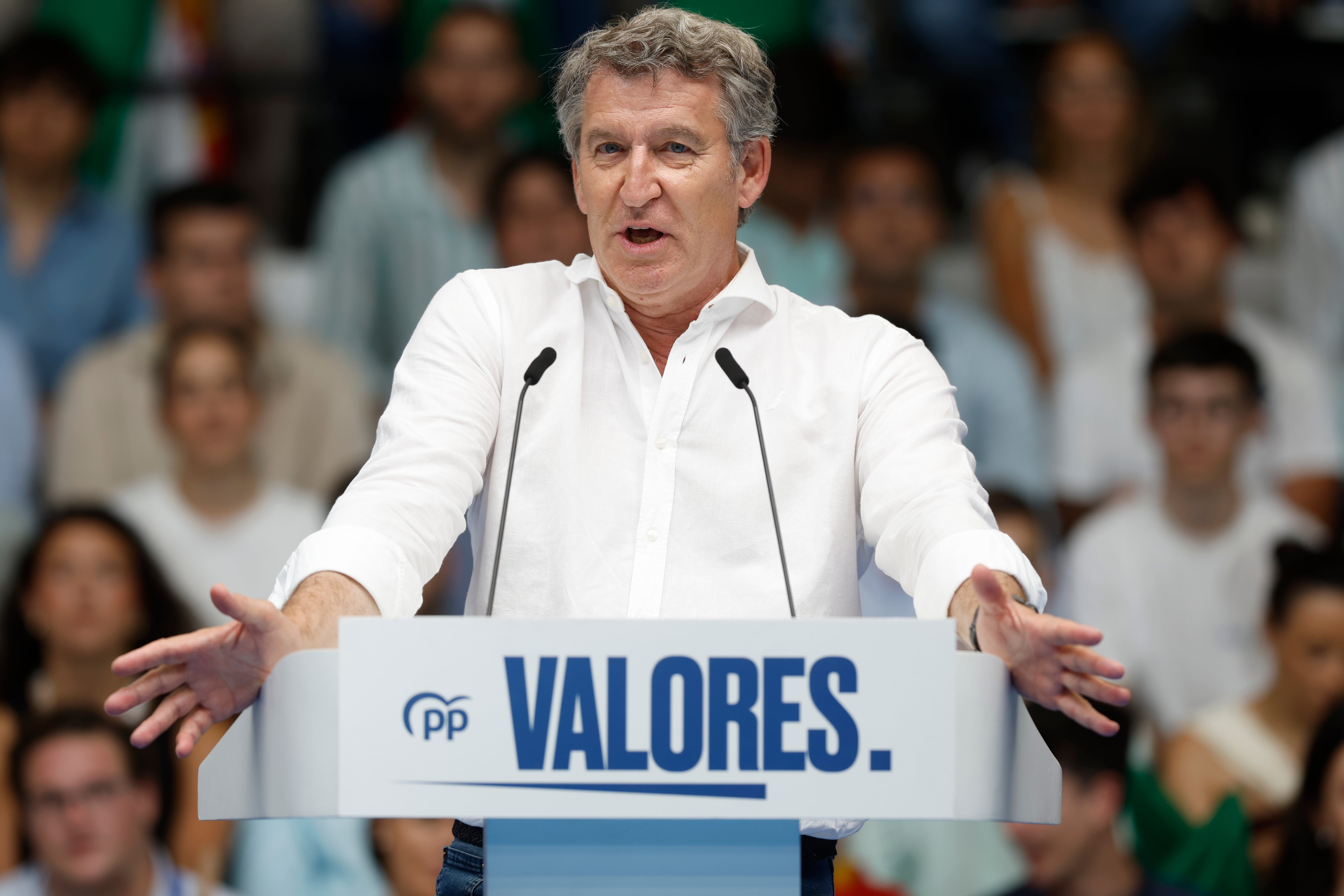 Feijóo acusa a los socios de Sánchez de "cómplices y encubridores" y califica al Gobierno de "indecente" Feijóo acusa a los socios de Sánchez de "cómplices y encubridores" y califica al Gobierno de "indecente"