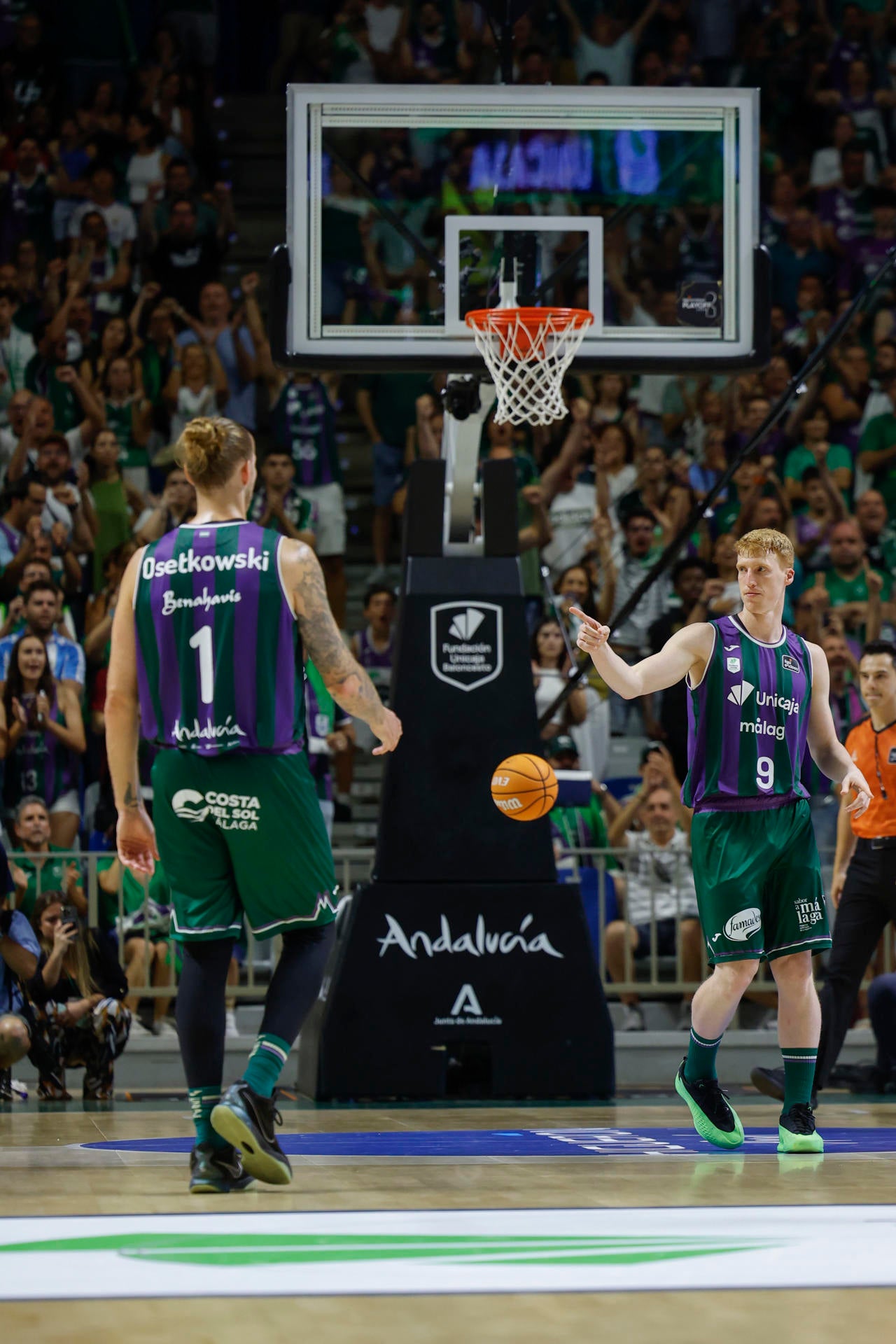 Alberto Díaz, capitán de Unicaja, tras la victoria ante el Real Madrid: "El equipo solo piensa en luchar, pelear y ganar" Alberto Díaz, capitán de Unicaja, tras la victoria ante el Real Madrid: "El equipo solo piensa en luchar, pelear y ganar"