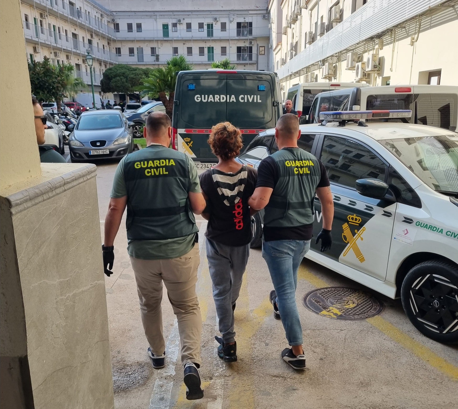 Detenidos los dos presuntos autores del incendio que calcinó dos restaurantes y un local comercial en Ibiza Detenidos los dos presuntos autores del incendio que calcinó dos restaurantes y un local comercial en Ibiza