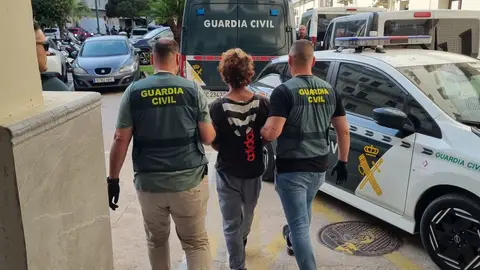 La mujer es la acusada de crear el fuego junto a su cómplice La mujer es la acusada de crear el fuego junto a su cómplice