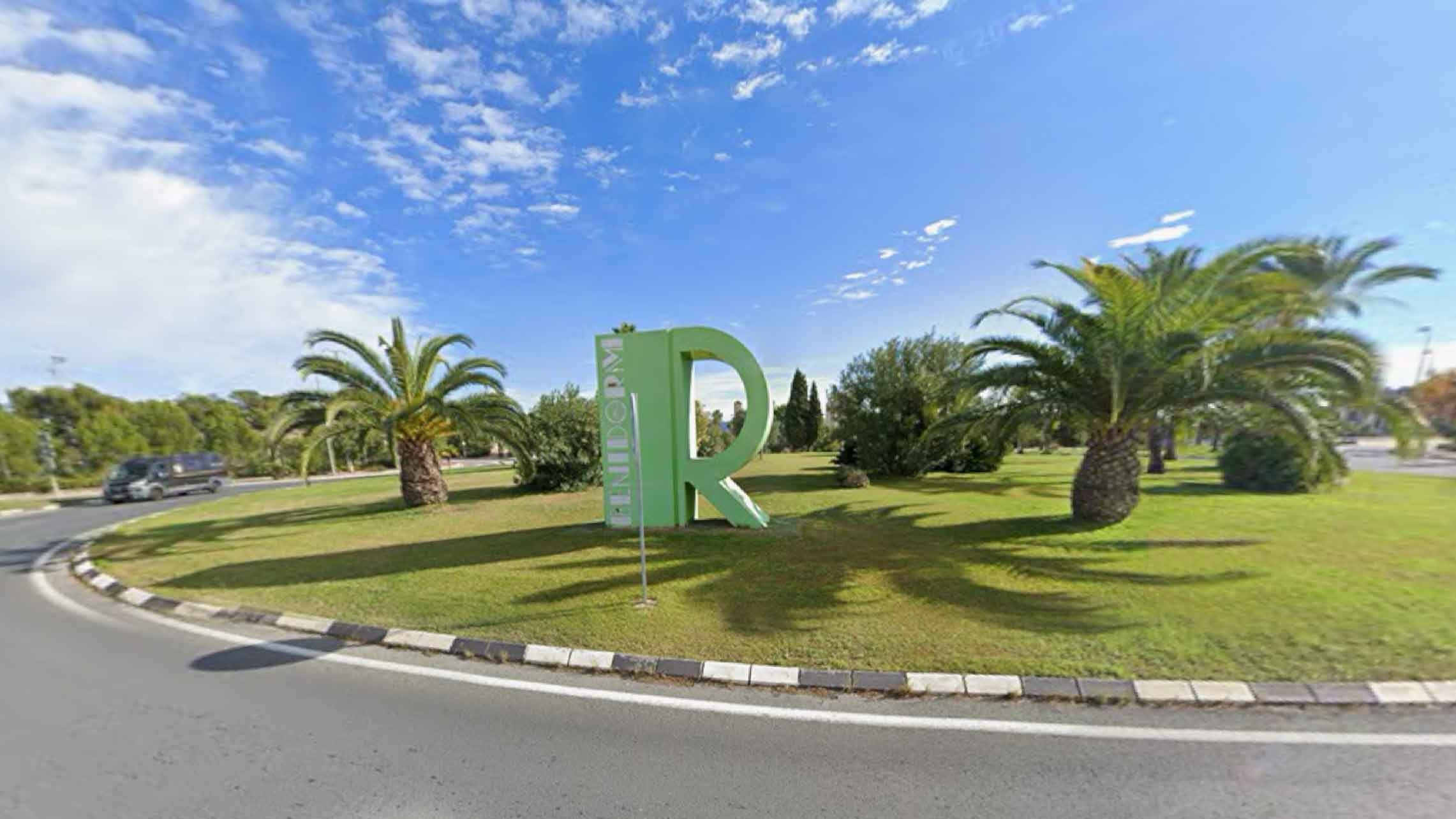 Benidorm cierra el tráfico entre las rotondas de Raphael y La Razón Benidorm cierra el tráfico entre las rotondas de Raphael y La Razón