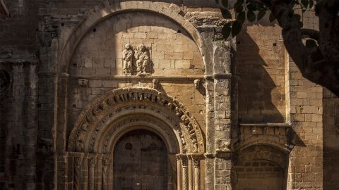 Portada de la iglesia de Santa María de Uncastillo Portada de la iglesia de Santa María de Uncastillo