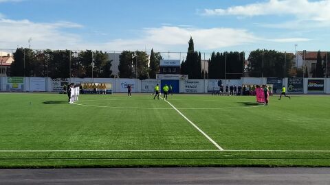 Campo de f&uacute;tbol ?La Molineta' en un partido de la temporada 2024-2025