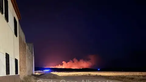 Sigue la lucha contra el fuego en Chinchilla Sigue la lucha contra el fuego en Chinchilla