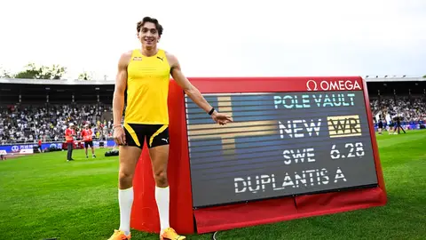 Duplantis fija un nuevo récord del mundo con 6,28 metros Duplantis fija un nuevo récord del mundo con 6,28 metros