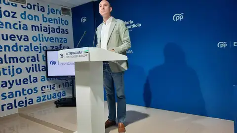 El PP extremeño pide al PSOE regional "gallardía" para solicitar la dimisión de Sánchez y la convocatoria de elecciones El PP extremeño pide al PSOE regional "gallardía" para solicitar la dimisión de Sánchez y la convocatoria de elecciones