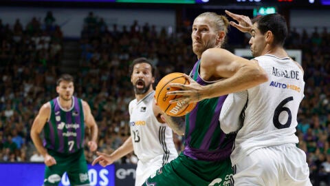 El Unicaja fuerza el cuarto partido ante el Real Madrid