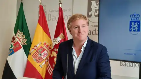 El alcalde de Badajoz anuncia que el ayuntamiento destinará 8 millones para terminar la piscina de la margen derecha El alcalde de Badajoz anuncia que el ayuntamiento destinará 8 millones para terminar la piscina de la margen derecha