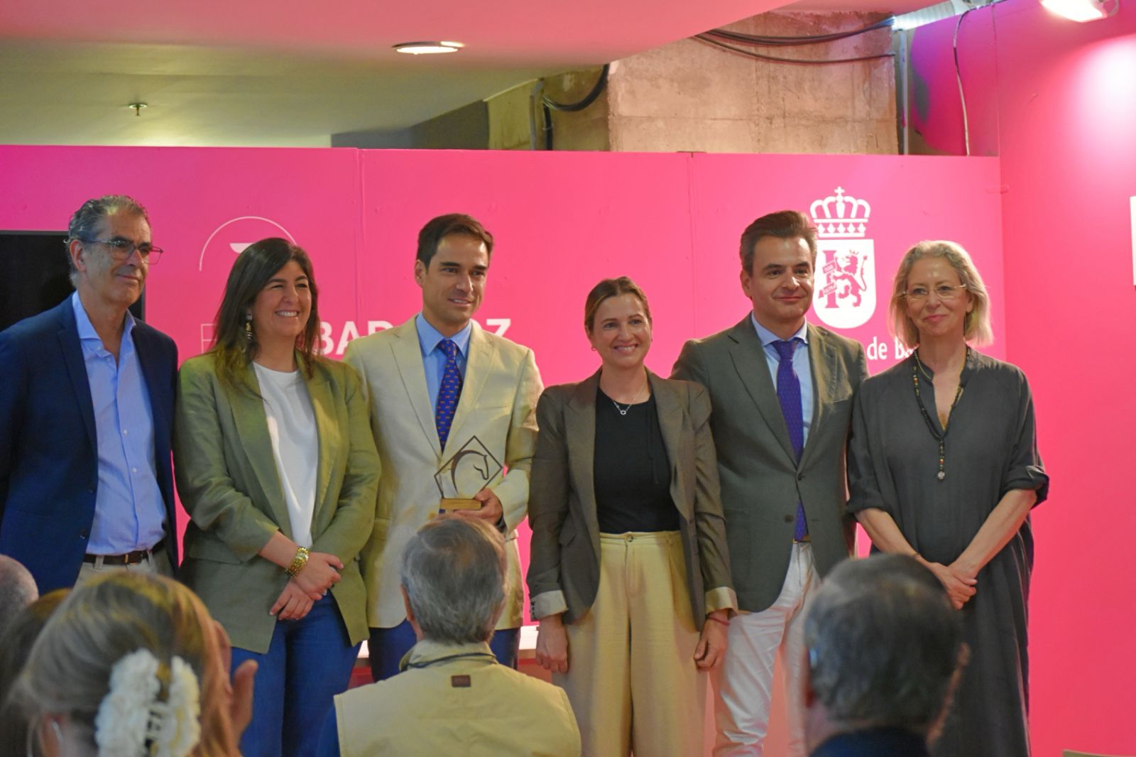 El CENSYRA recibe un reconocimiento por su trabajo en el sector equino durante la celebración de la Feria del Toro y del Caballo 2025 El CENSYRA recibe un reconocimiento por su trabajo en el sector equino durante la celebración de la Feria del Toro y del Caballo 2025