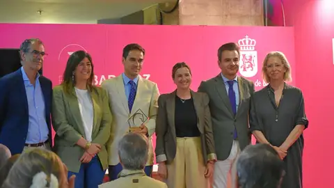 El CENSYRA recibe un reconocimiento por su trabajo en el sector equino durante la celebración de la Feria del Toro y del Caballo 2025 El CENSYRA recibe un reconocimiento por su trabajo en el sector equino durante la celebración de la Feria del Toro y del Caballo 2025