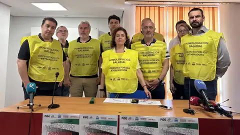Los sindicatos educativos convocarán una huelga el próximo curso de persistir el "bloqueo" ante la homologación salarial Los sindicatos educativos convocarán una huelga el próximo curso de persistir el "bloqueo" ante la homologación salarial