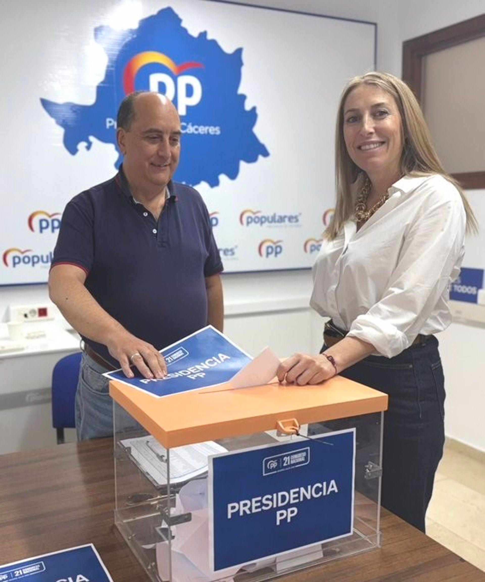 Guardiola vota a Feijóo para seguir liderando el PP en un momento en el que "España necesita un cambio de rumbo urgente" Guardiola vota a Feijóo para seguir liderando el PP en un momento en el que "España necesita un cambio de rumbo urgente"