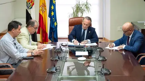 El DOE publica convenio Junta-colegios de abogados para la asistencia a afectados por ocupación ilegal de inmuebles El DOE publica convenio Junta-colegios de abogados para la asistencia a afectados por ocupación ilegal de inmuebles