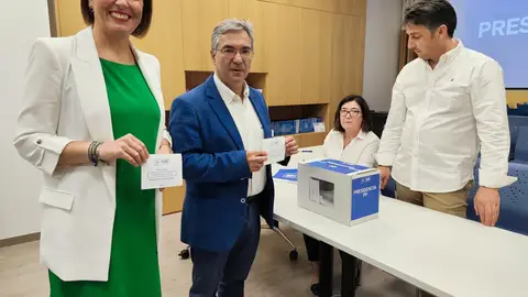 Os populares ourensáns respaldan a Nuñez Feijóo Os populares ourensáns respaldan a Nuñez Feijóo