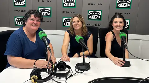 Cristina Palazón y Amparo Zapata, directora y jefa de estudios de la Escuela Oficial Idiomas de Benidorm. Cristina Palazón y Amparo Zapata, directora y jefa de estudios de la Escuela Oficial Idiomas de Benidorm.