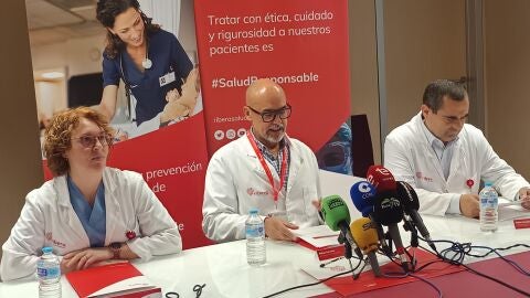 Rueda de prensa en el Hospital Universitario del Vinalopó de Elche.