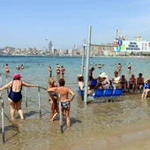 Benidorm amplia los servicios de playas dirigida a personas con movilidad reducida Benidorm amplia los servicios de playas dirigida a personas con movilidad reducida