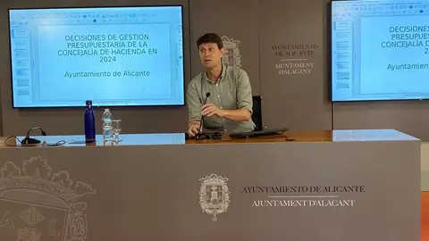 Toni Gallego durante su dimisión Toni Gallego durante su dimisión