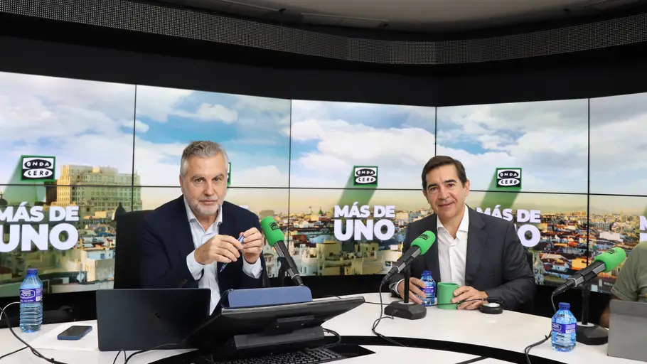 El presidente del BVVA, Carlos Torres, con Carlos Alsina en los estudios de Onda Cero. El presidente del BVVA, Carlos Torres, con Carlos Alsina en los estudios de Onda Cero.