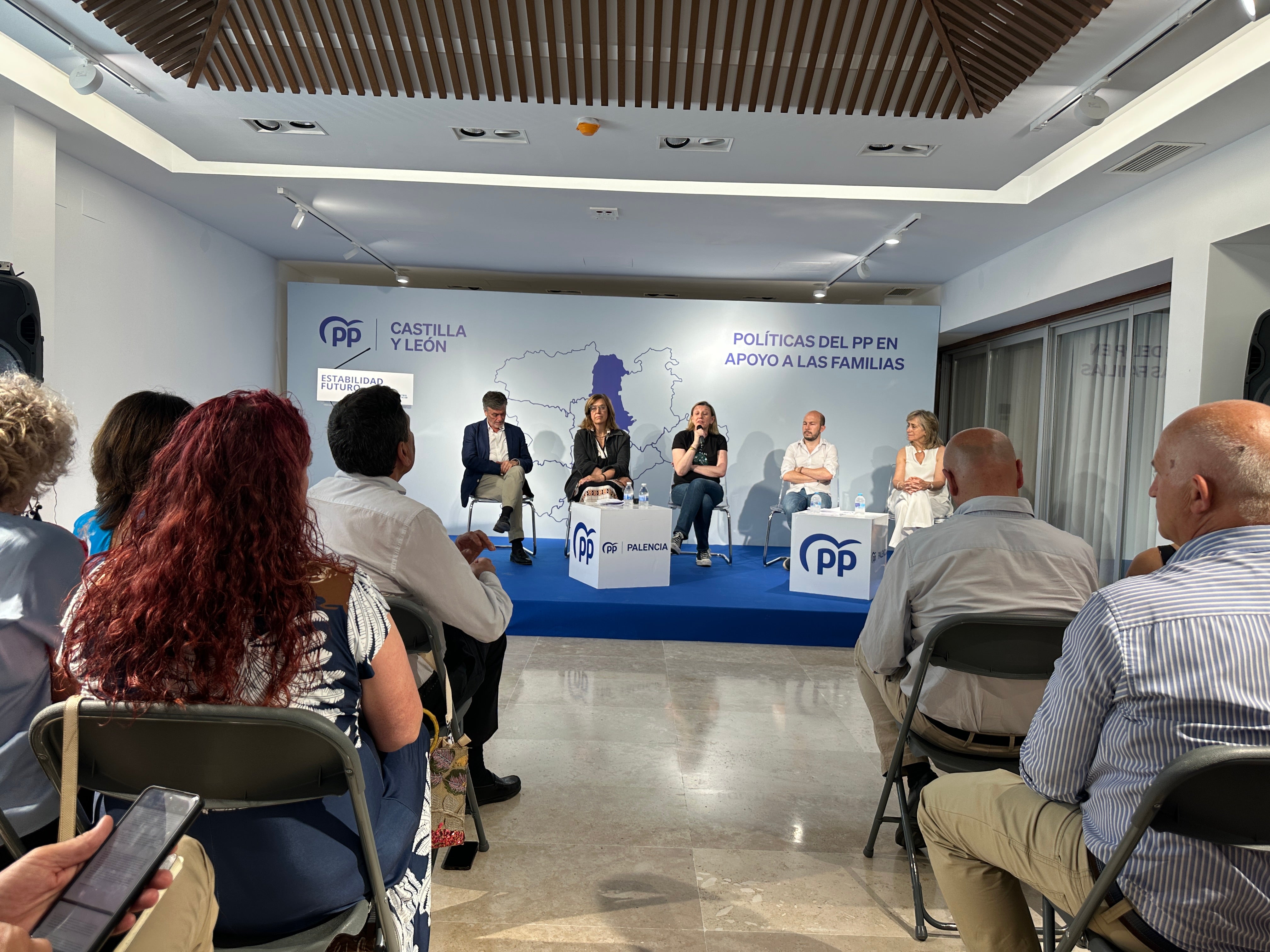 El PP reivindica que Palencia siga siendo una provincia donde vivir, trabajar y formar una familia sea una oportunidad y no un reto El PP reivindica que Palencia siga siendo una provincia donde vivir, trabajar y formar una familia sea una oportunidad y no un reto