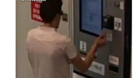 Rouba unha carteira para obter tarxetas de lavado que revendeu Rouba unha carteira para obter tarxetas de lavado que revendeu